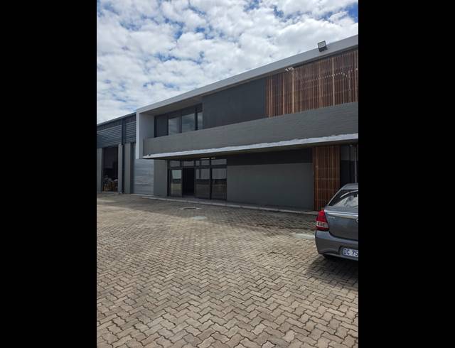 705M² WAREHOUSE TO LET IN BALLITO CENTRAL